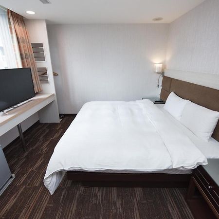 Junli Hotel Banciao Экстерьер фото