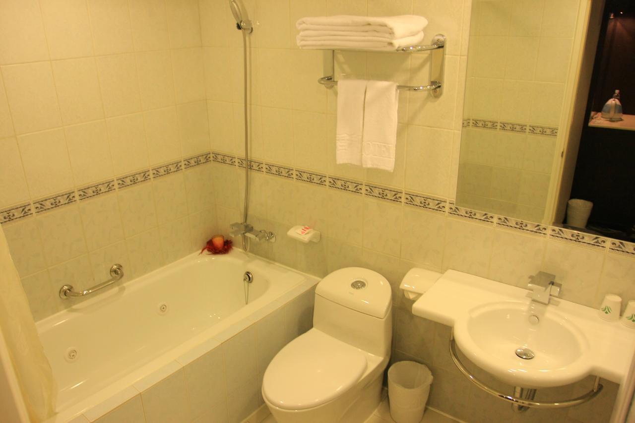 Junli Hotel Banciao Экстерьер фото