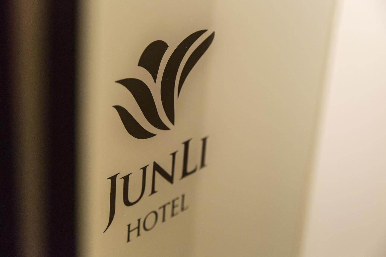 Junli Hotel Banciao Экстерьер фото