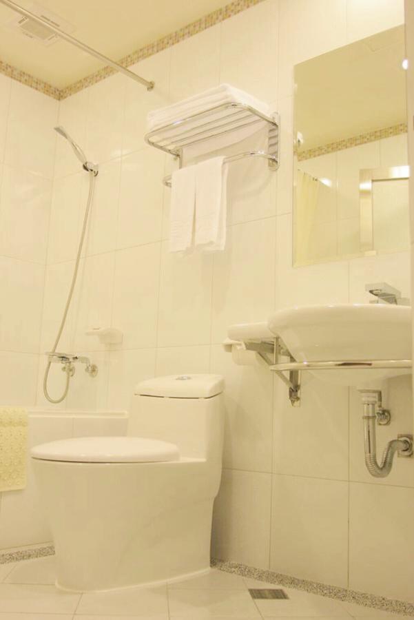 Junli Hotel Banciao Экстерьер фото