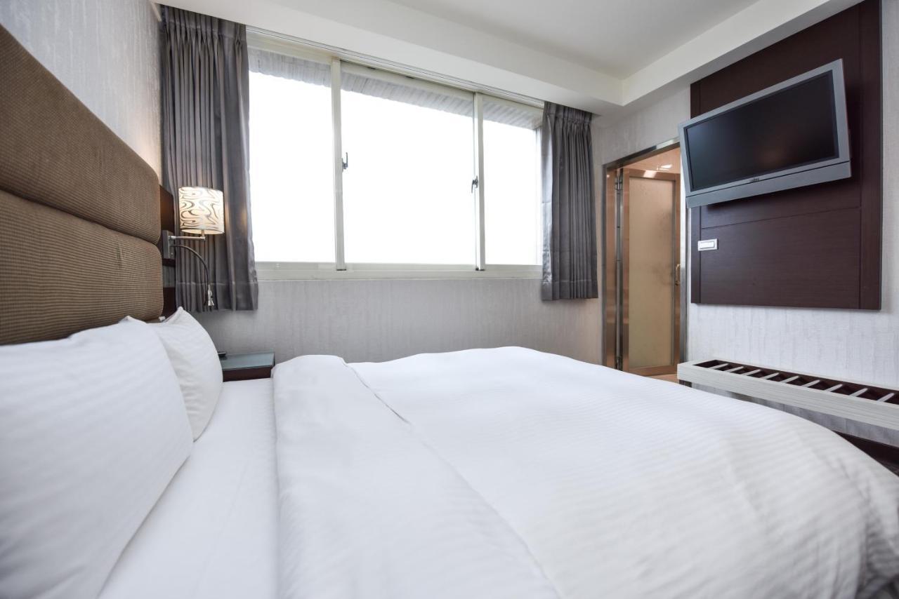 Junli Hotel Banciao Экстерьер фото