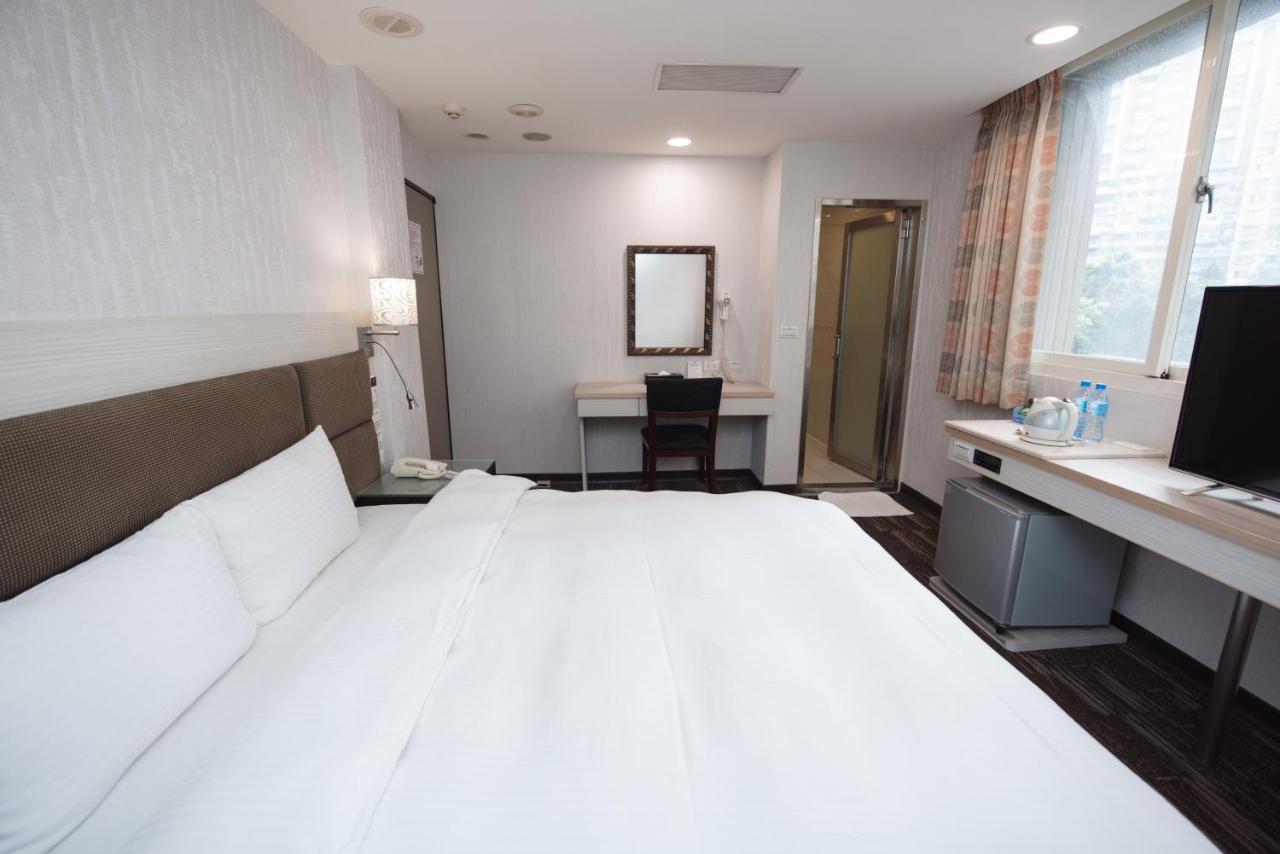Junli Hotel Banciao Экстерьер фото
