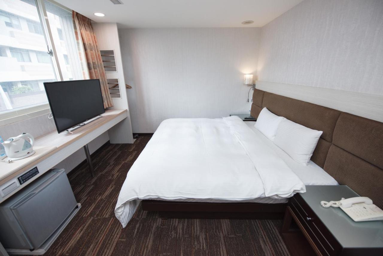 Junli Hotel Banciao Экстерьер фото