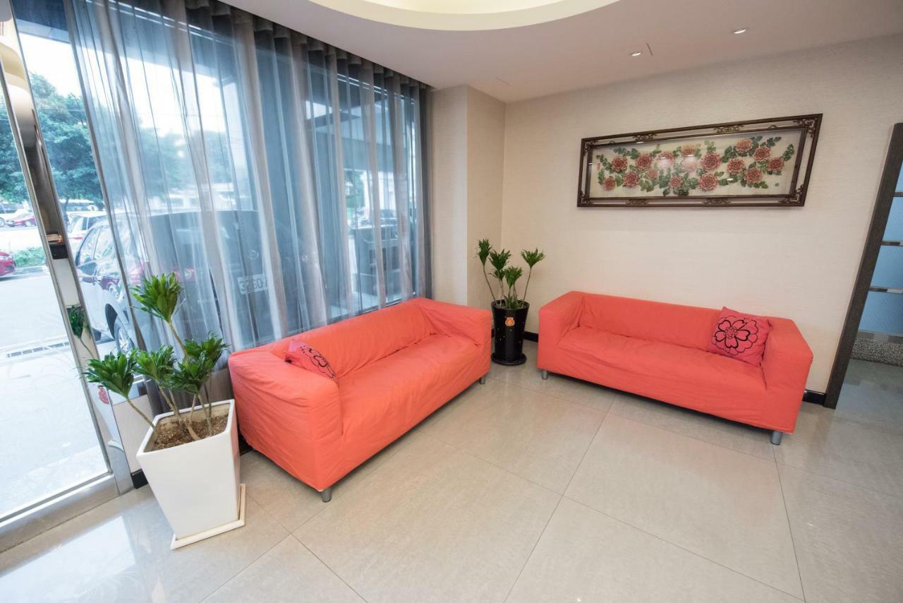 Junli Hotel Banciao Экстерьер фото