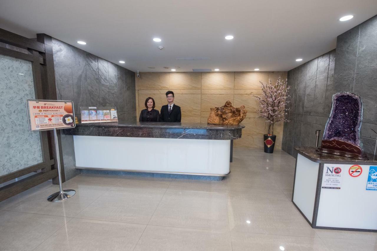 Junli Hotel Banciao Экстерьер фото