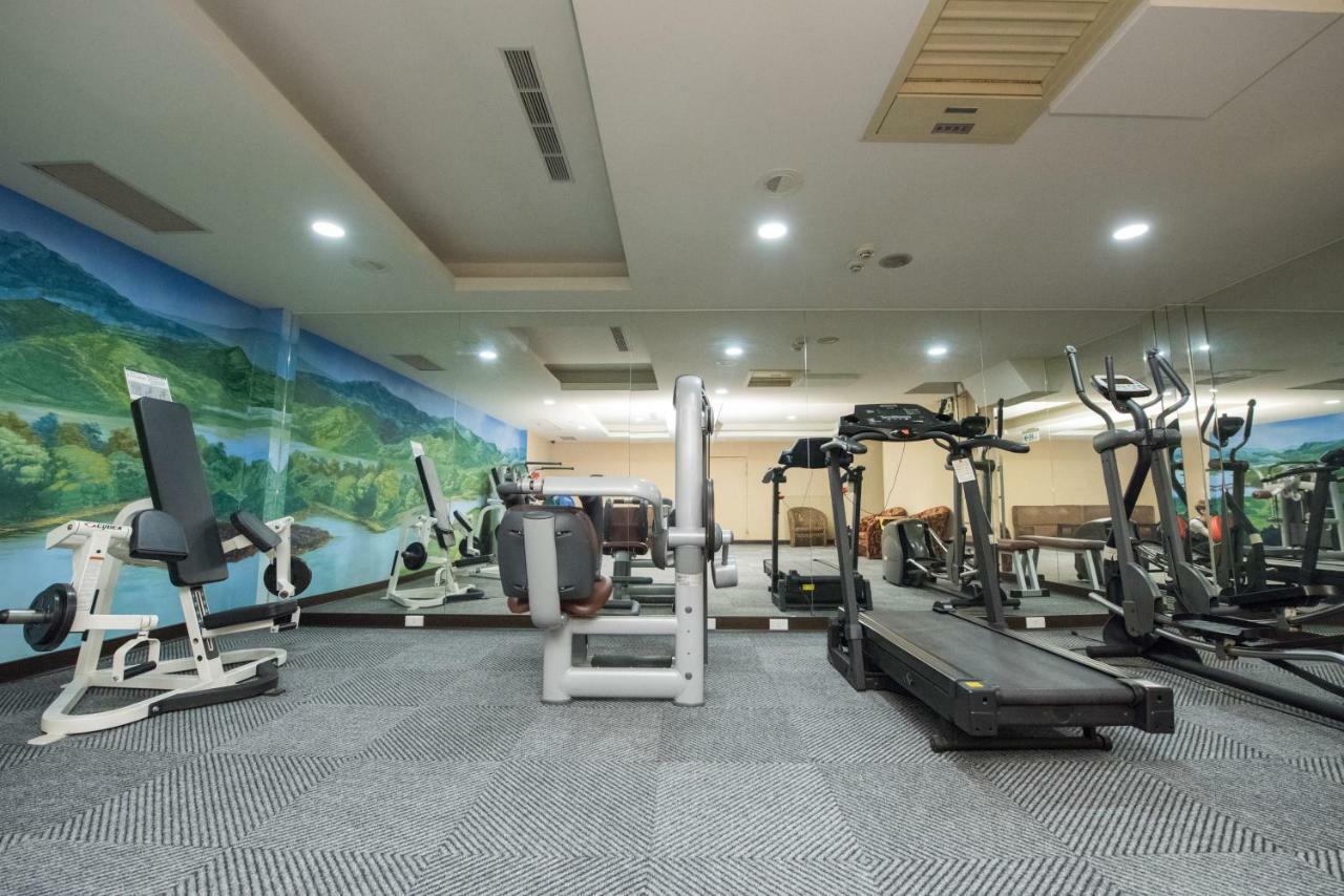 Junli Hotel Banciao Экстерьер фото